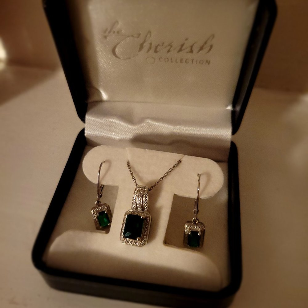 Necklace and earrings set